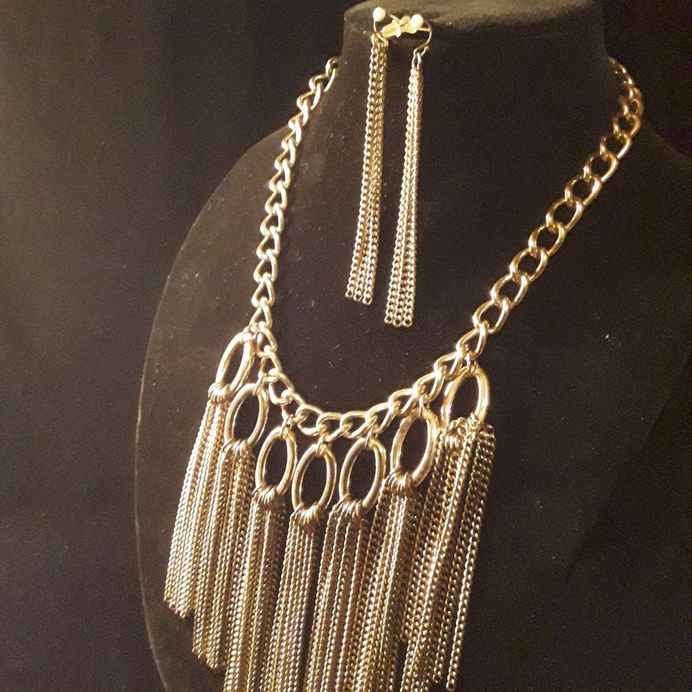 NEW chunky chain style collar necklace with matching hanging earrings